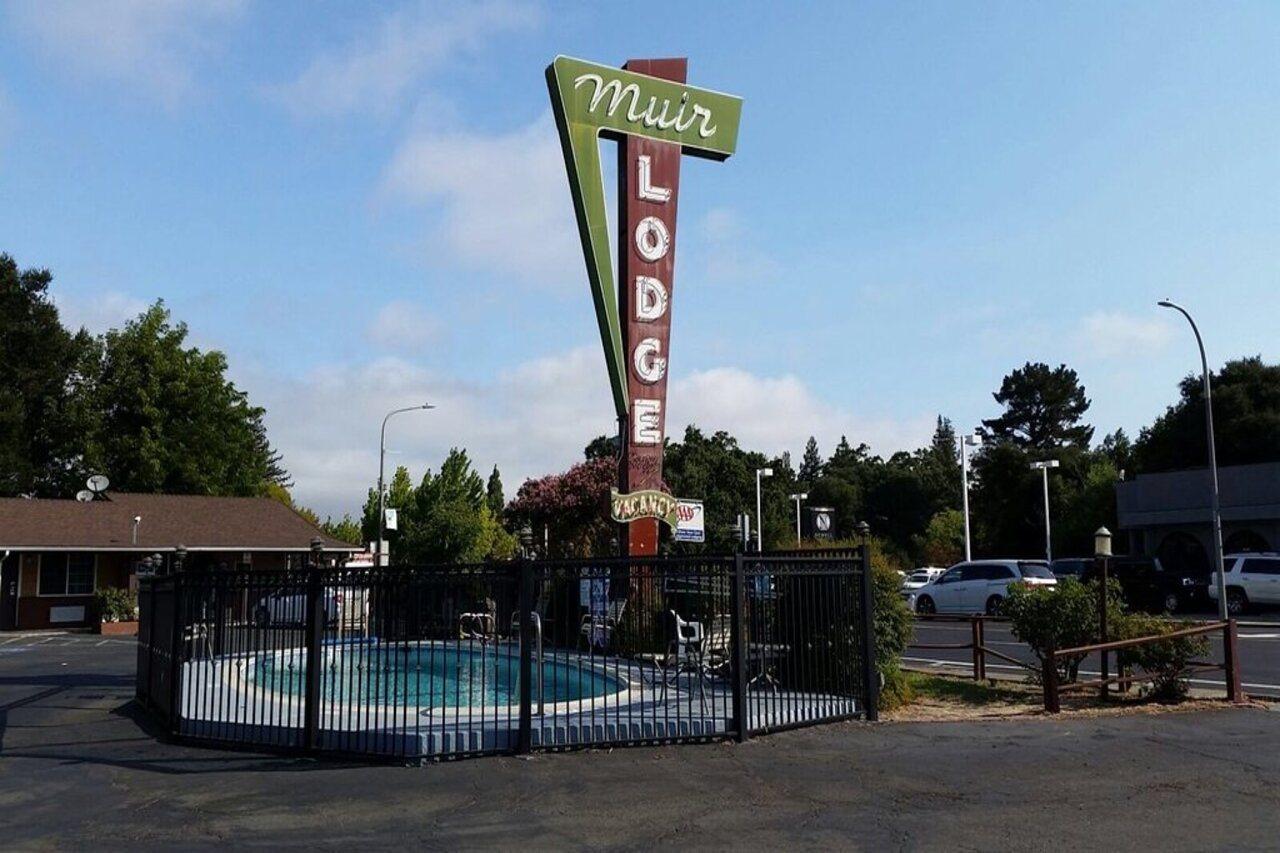 מרטינז Muir Lodge Motel מראה חיצוני תמונה