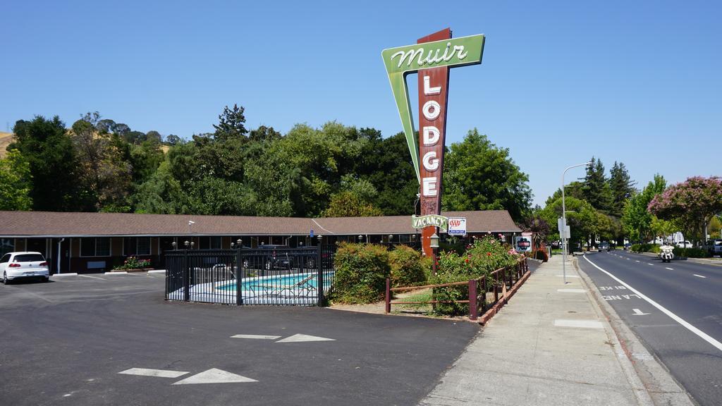 מרטינז Muir Lodge Motel מראה חיצוני תמונה